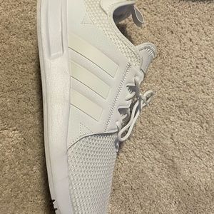 Adidas das white shoes